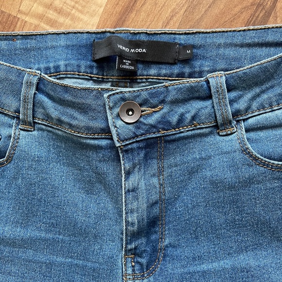 Vero Moda Denim Capris - Picture 4 of 5